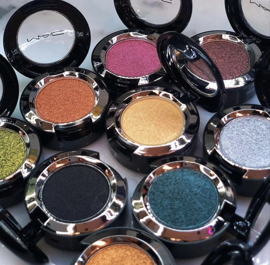 MAC Dazzleshadow Extreme Eyeshadows 2 MAC Dazzleshadow Extreme Eyeshadows