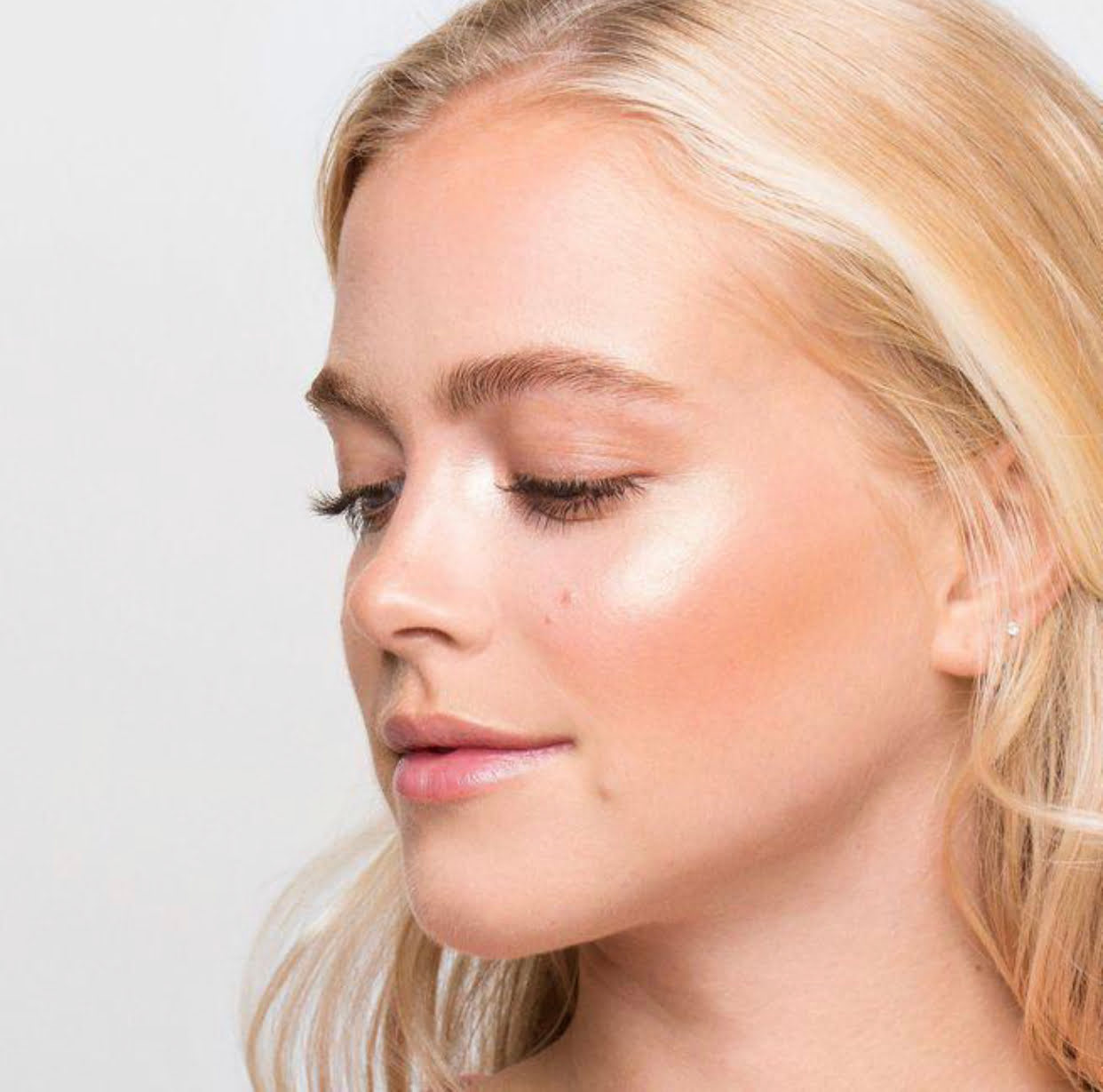 Essence Pure Nude Sunlighter Palette