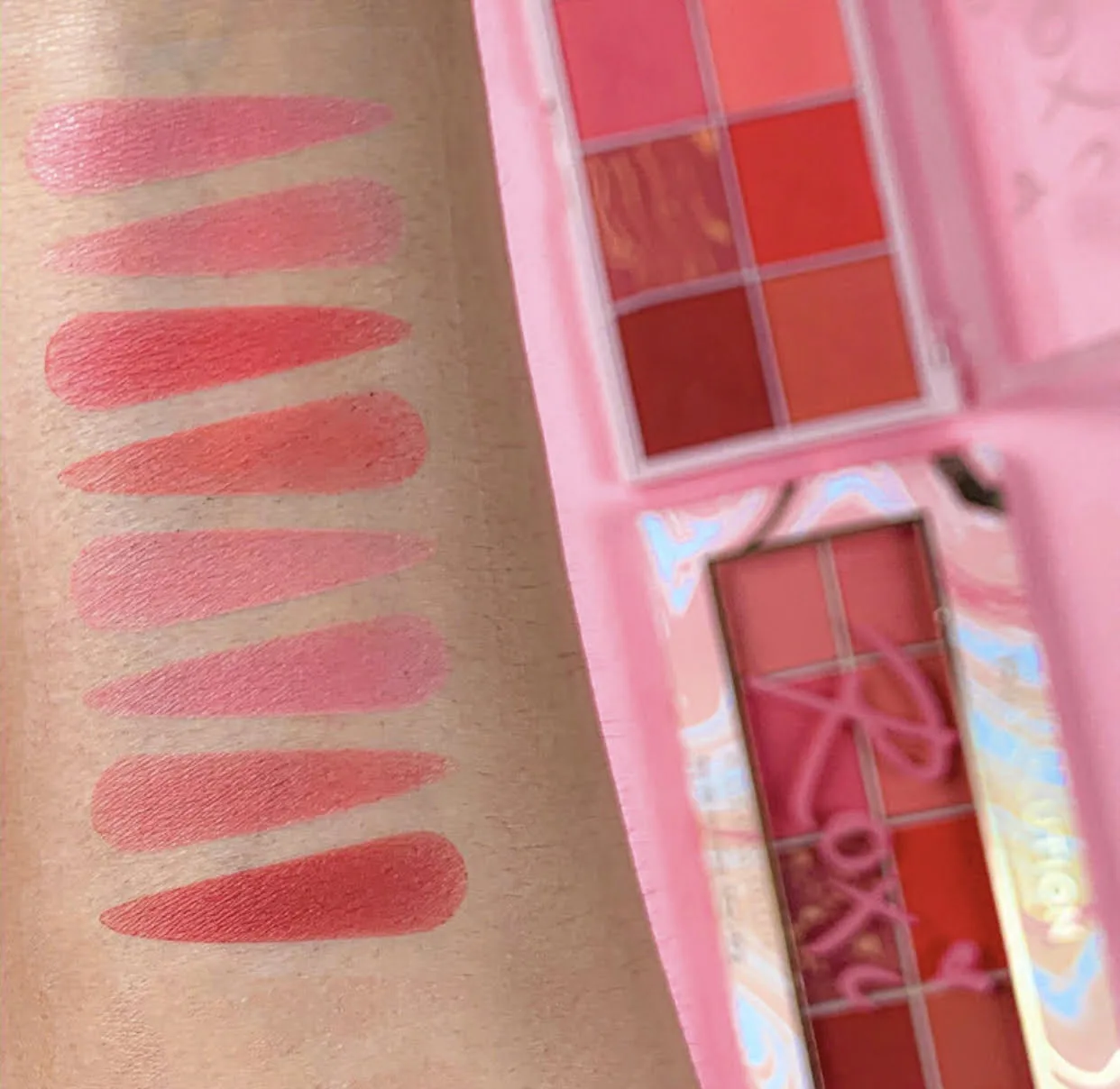 Revolution Roxxsaurus Blush Burst Palette