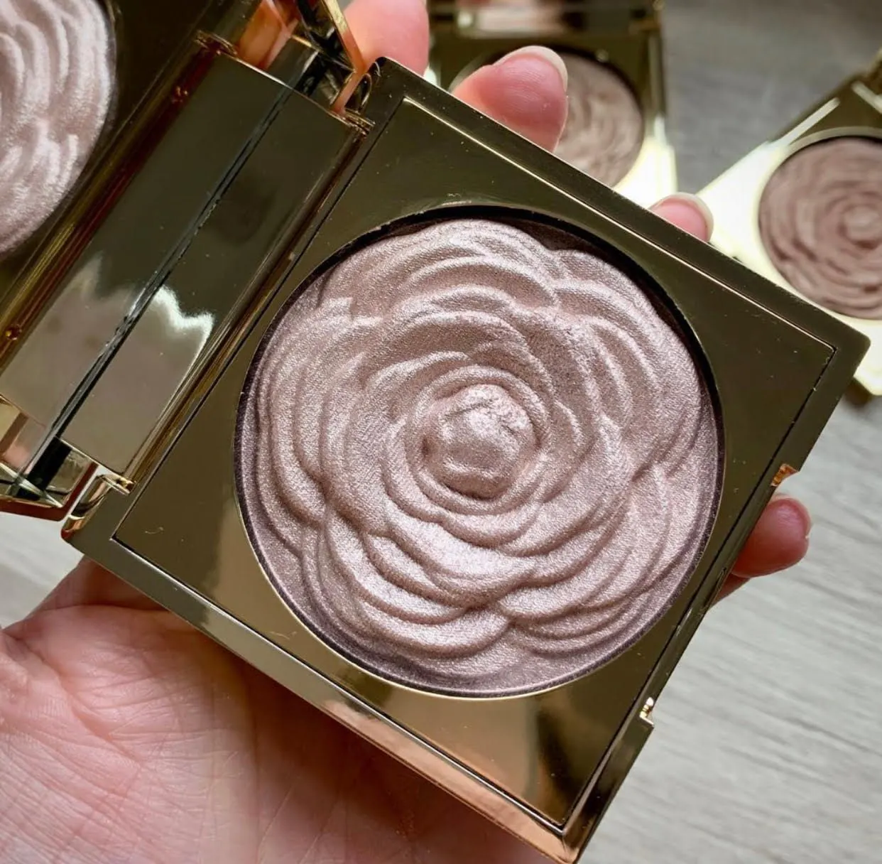 Revolution Pro Lustre Highlighter