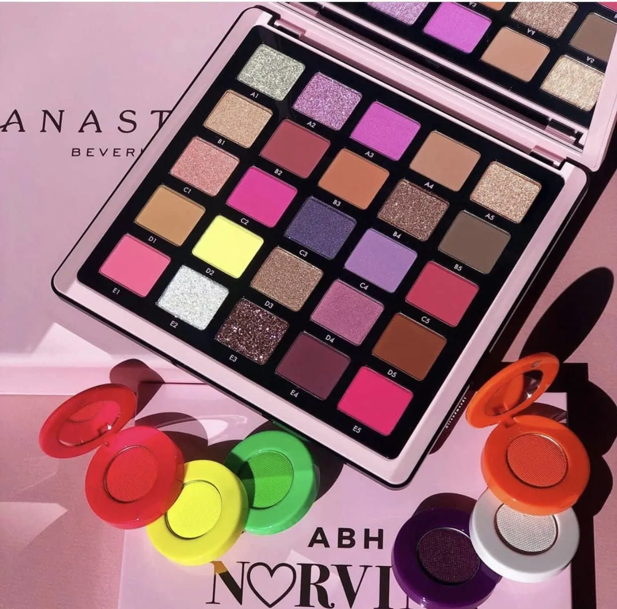 Anastasia Beverly Hills Norvina Pro Pigment Vol 4 Palette Reveal & Swatches!