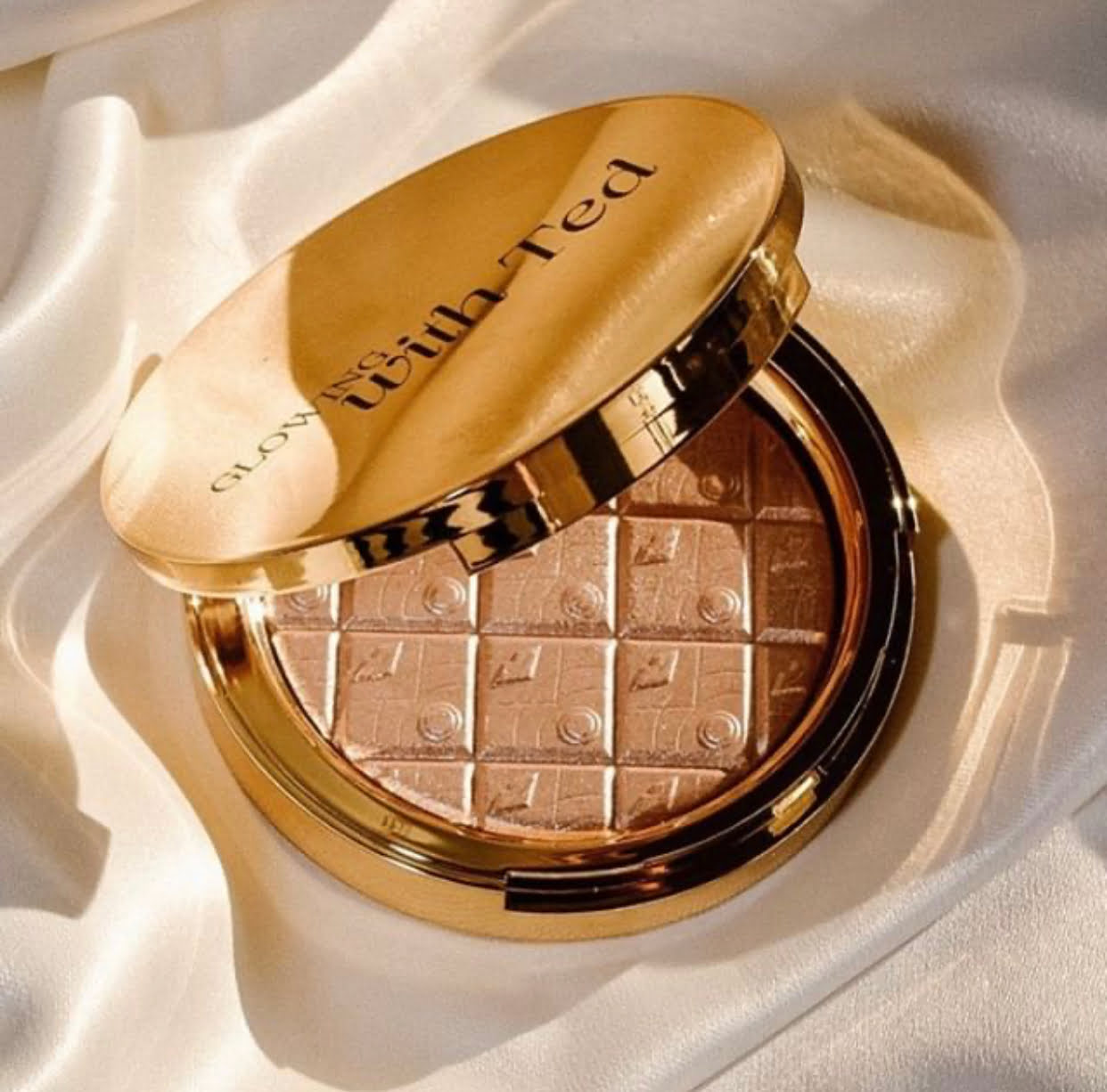 Ted Baker Athenss Illuminating Highlighter Powder