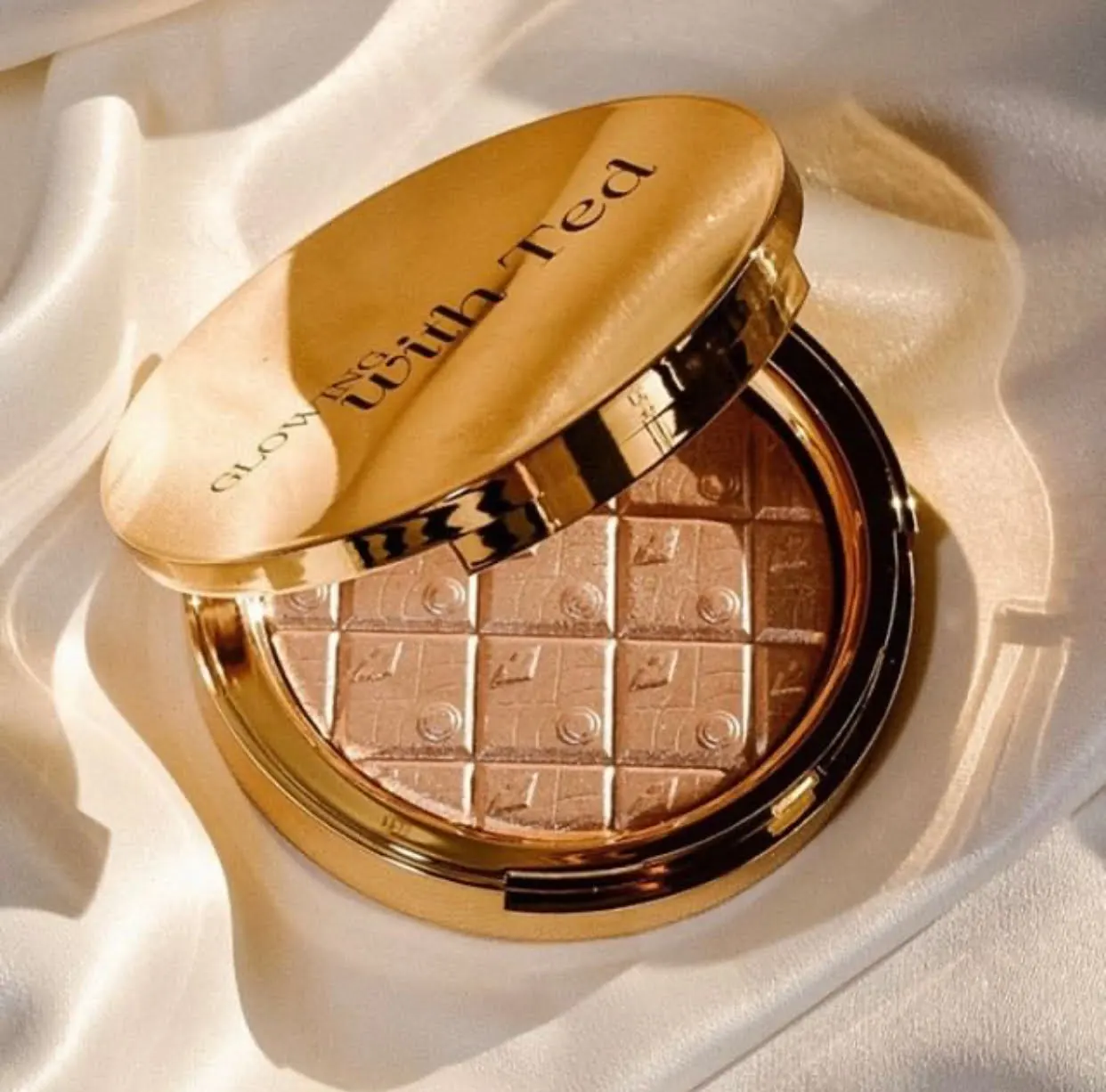 Ted Baker Athenss Illuminating Highlighter Powder
