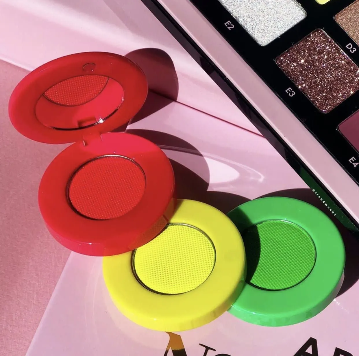 Anastasia Beverly Hills Norvina Electric Cake Liners - Electric & Neon