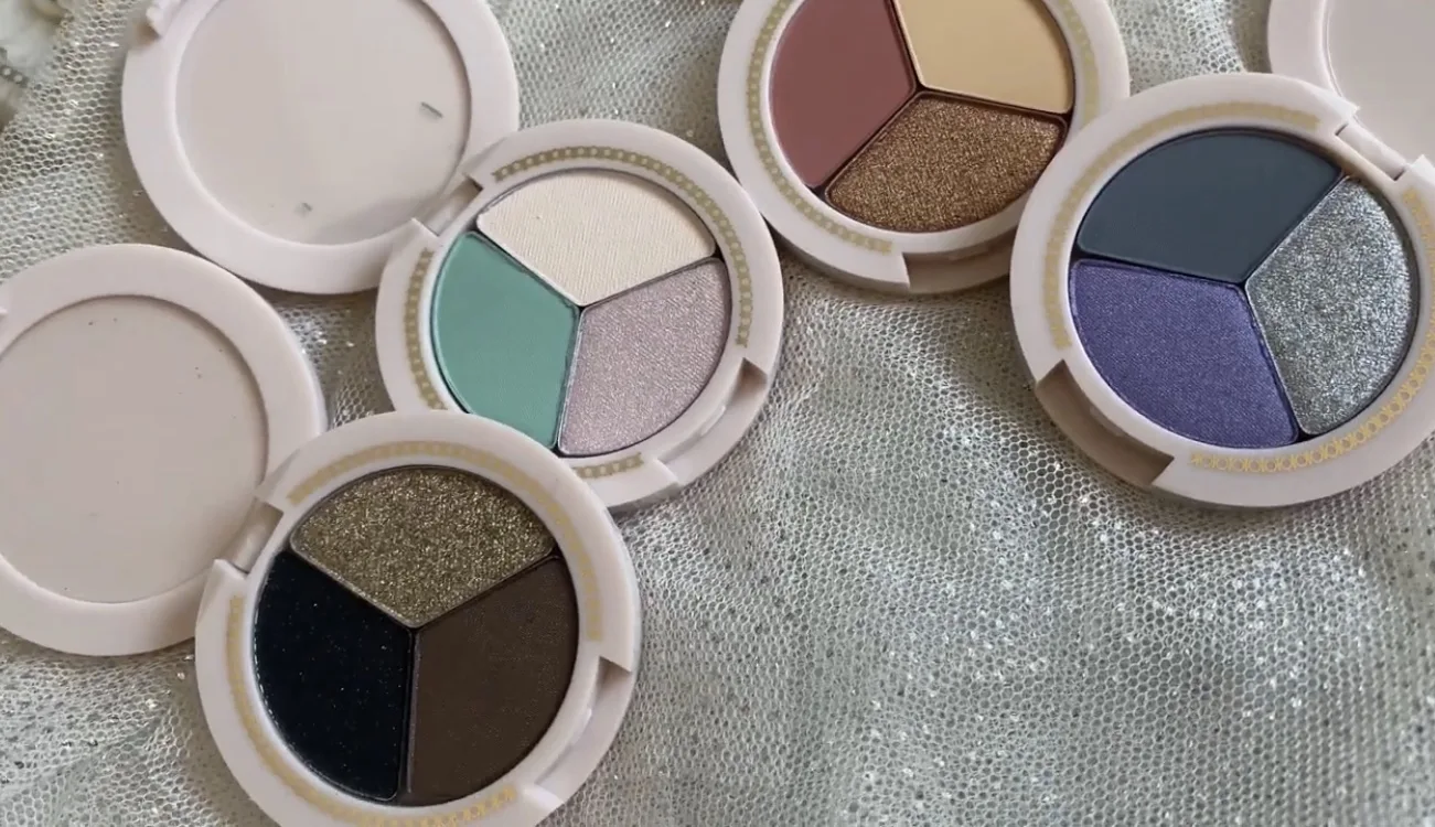 Jouer Champagne and Macaroons