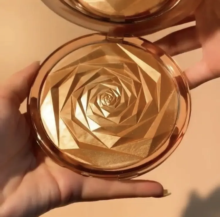 Huda Beauty NYMPH All Over Highlighting Powder