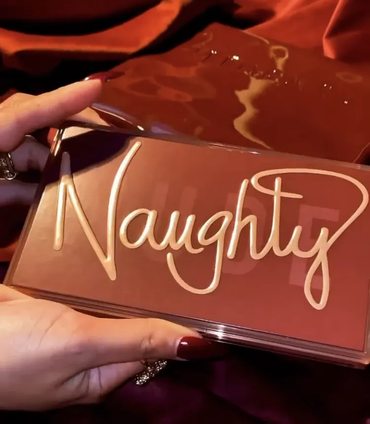Huda Beauty Naughty Nude Eyeshadow Palette