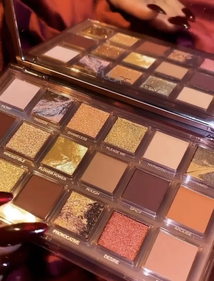 Huda Beauty Naughty Nude Eyeshadow Palette
