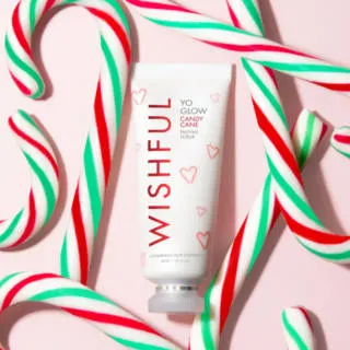 Huda Beauty Wishful Yo Glow Candy Cane Enzyme Scrub