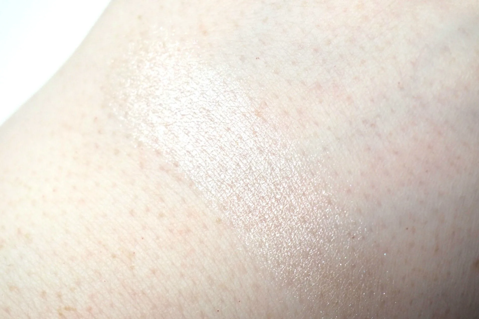 Laura Mercier Face Illuminator Powder Review / Swatches
