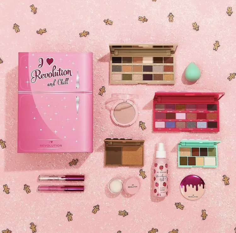I Heart Revolution And Chill Makeup Gift Set