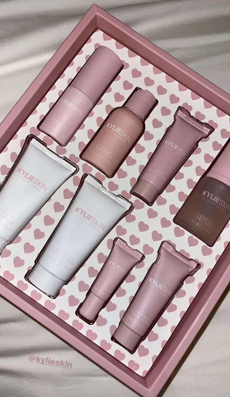 Kylie Skin 8 Piece Mini Set