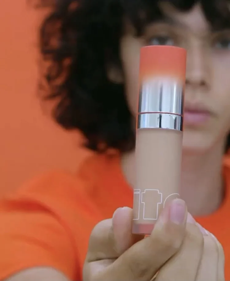 Item Beauty Air Hug Concealer
