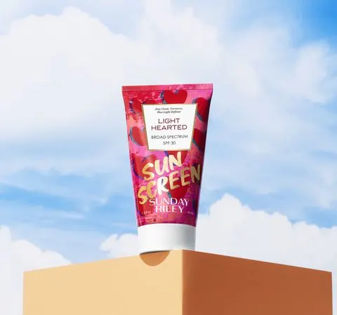 Сонцезахисний крем Sunday Riley Light Hearted Broad Spectrum SPF30