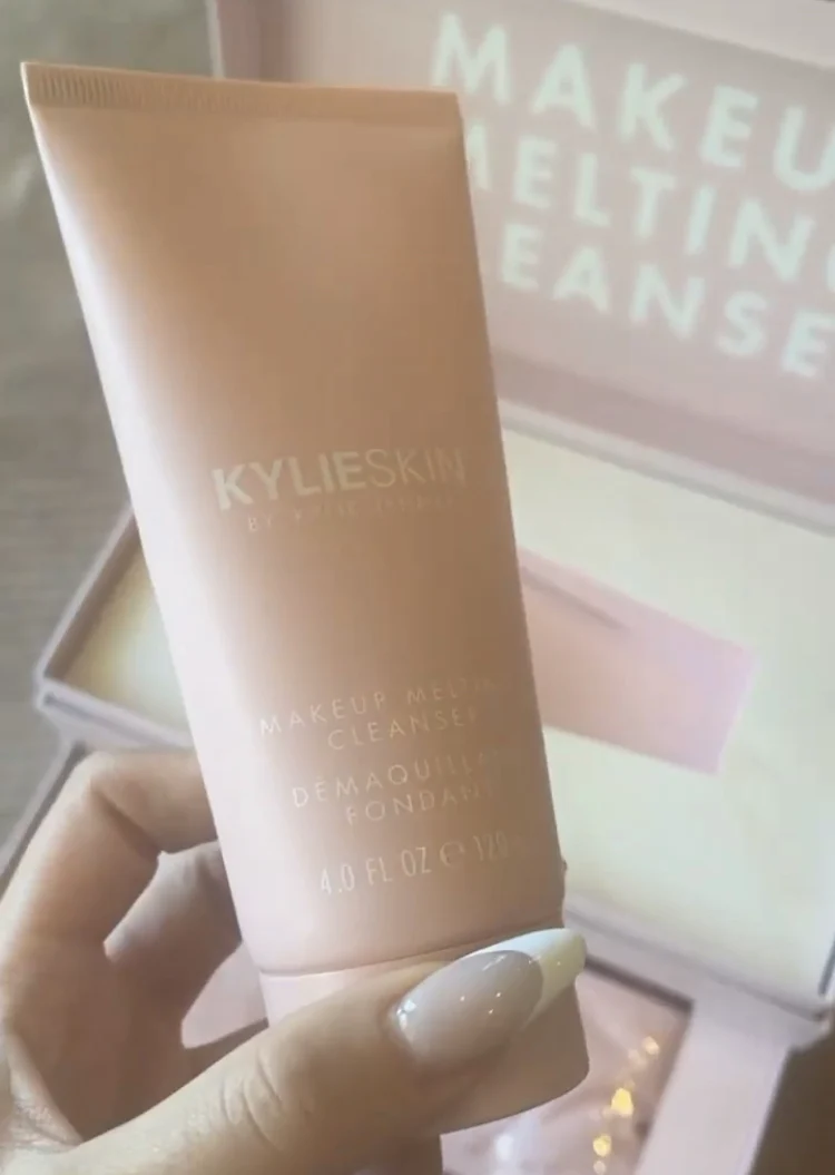 Kylie Skin Makeup Melting Cleanser