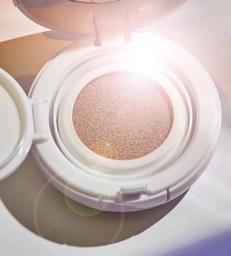 Em Cosmetics Moonbeam Cushion Highlighter