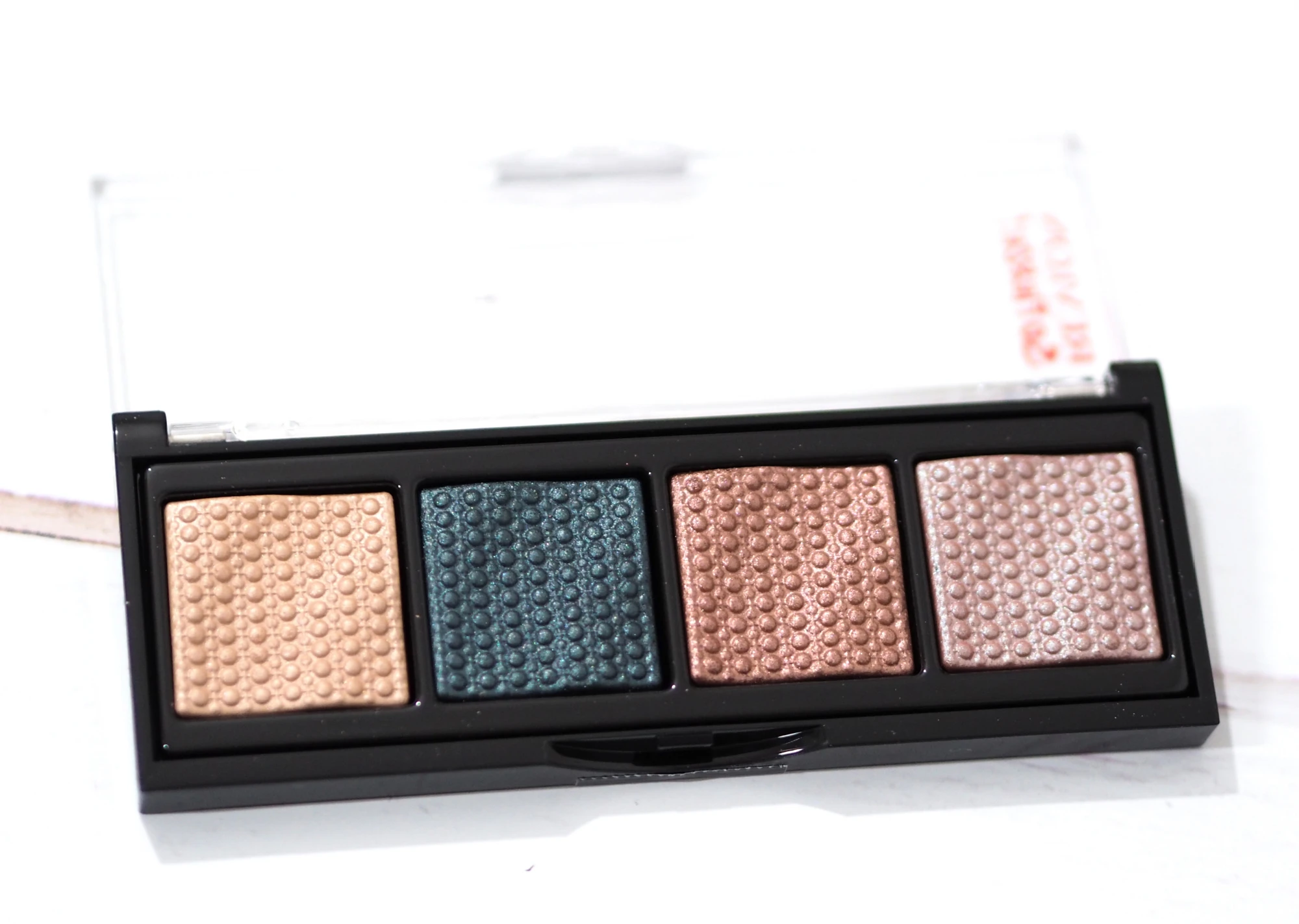 Revlon Slight Flex So Fierce Eyeshadow Palette Review / Swatches