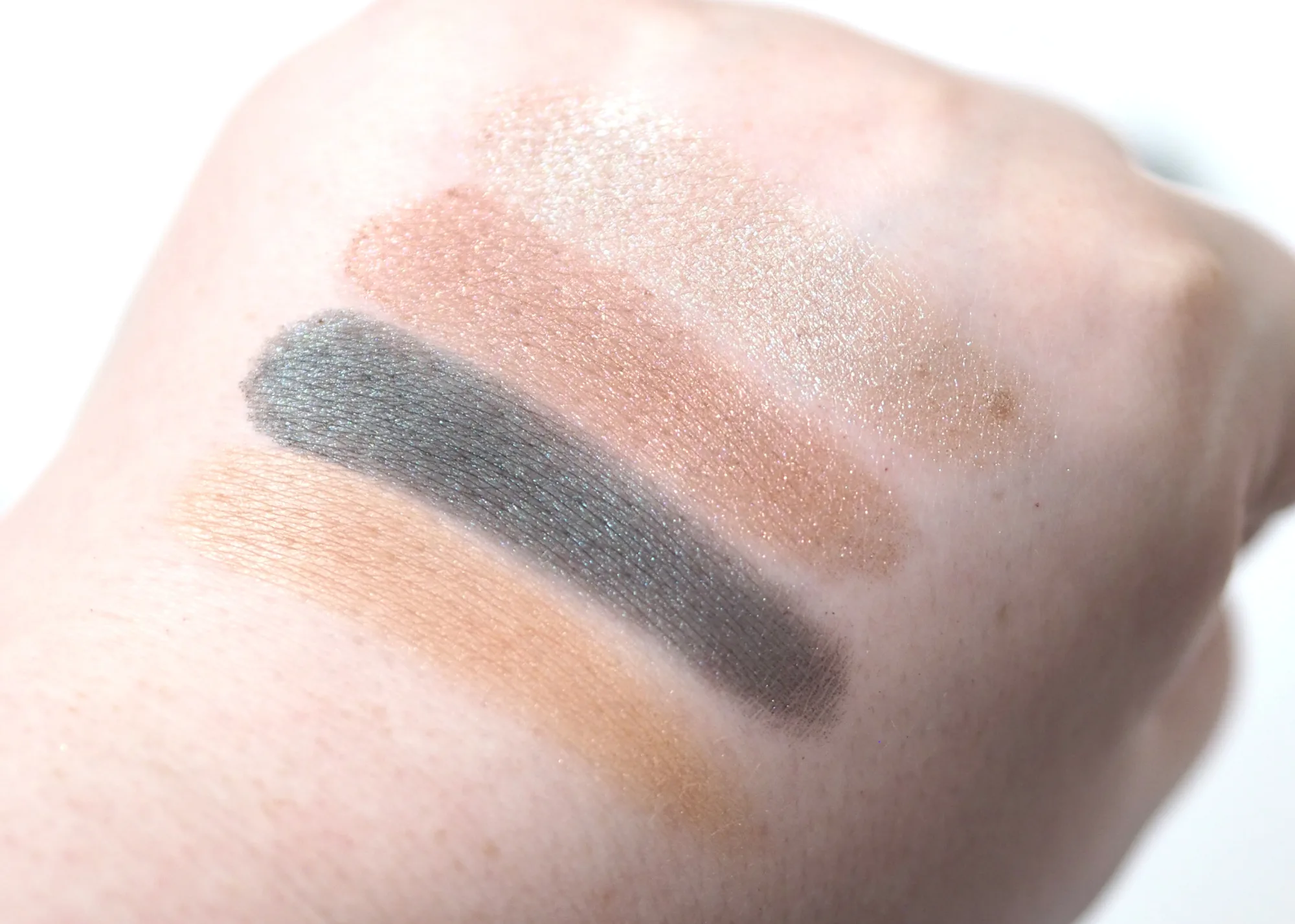 Revlon Slight Flex So Fierce Eyeshadow Palette Review / Swatches