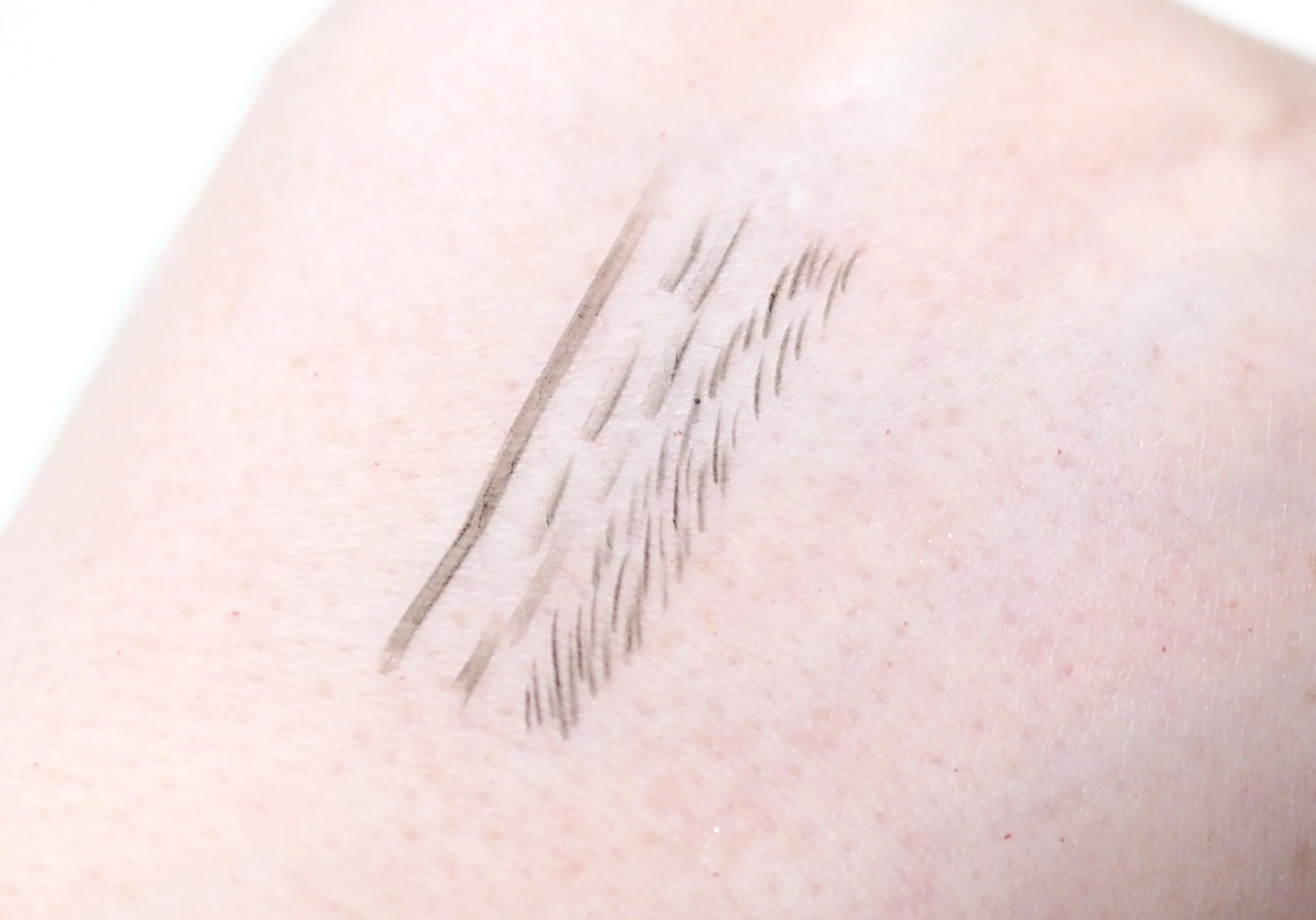 Огляд зразків Revolution Laminate Brow Duo