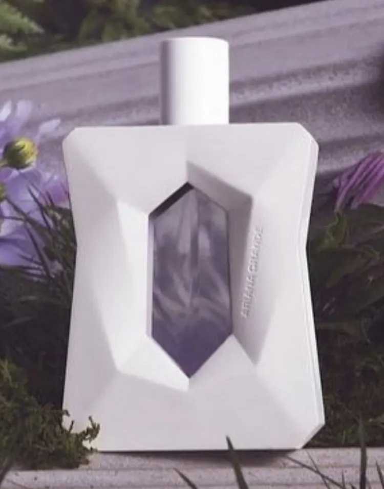 Ariana Grande God Is A Woman Eau de Parfum