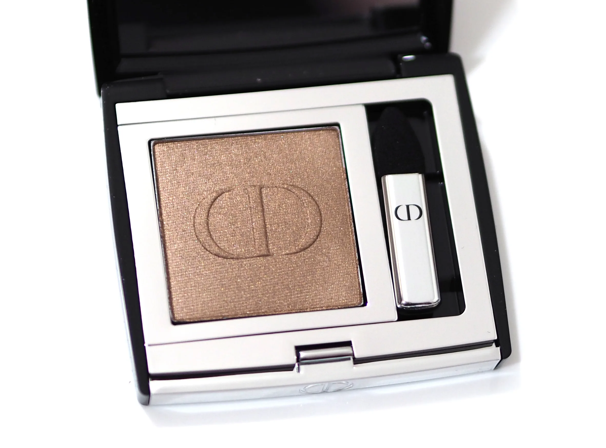 DIOR Mono Couleur Couture Eyeshadow Review Swatch in 573 Nude Dress
