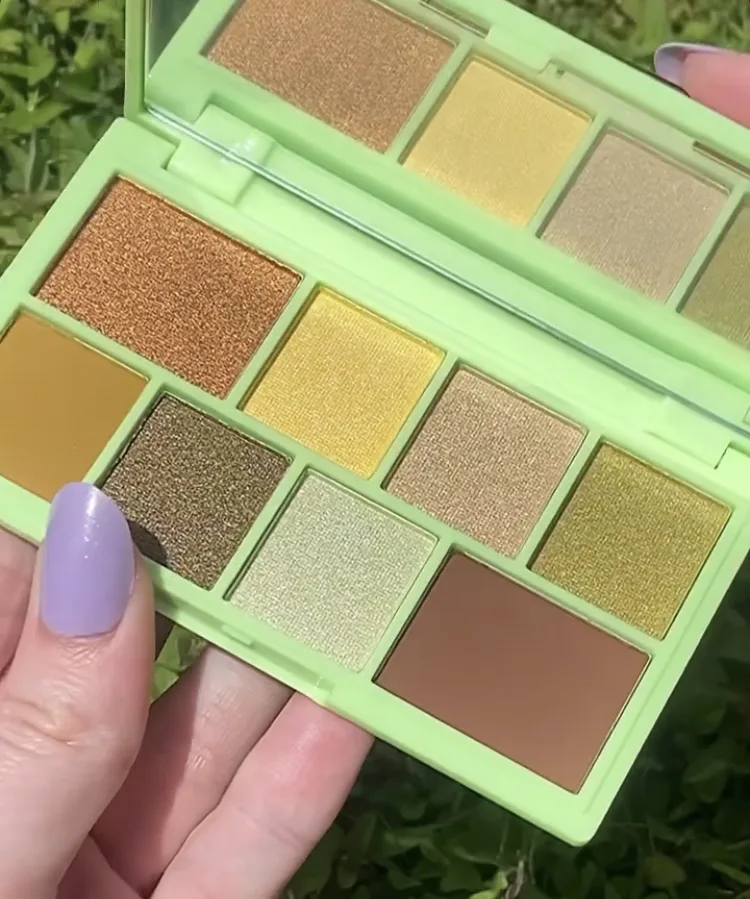 I Heart Revolution Mini Pistachio Cream Chocolate Palette