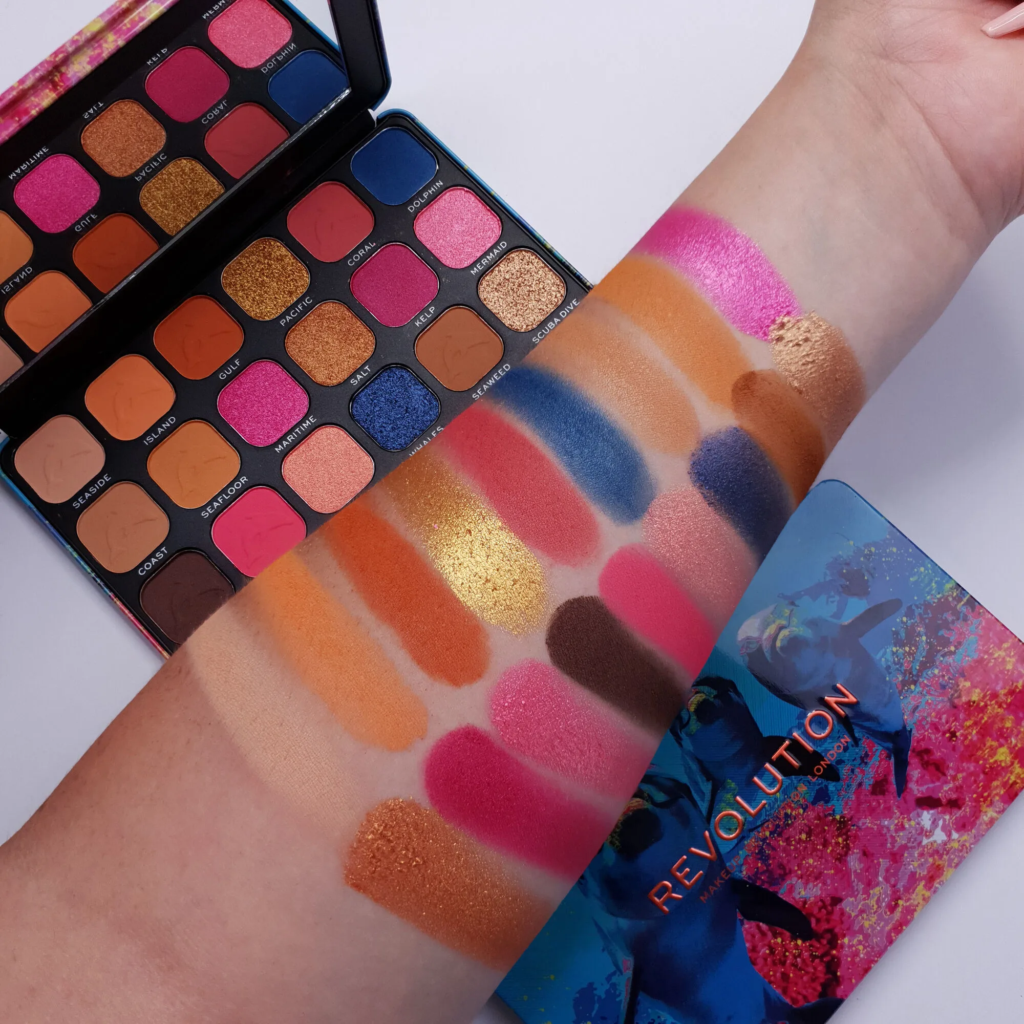 Revolution Hydra Dolphin Forever Flawless Eyeshadow Palette