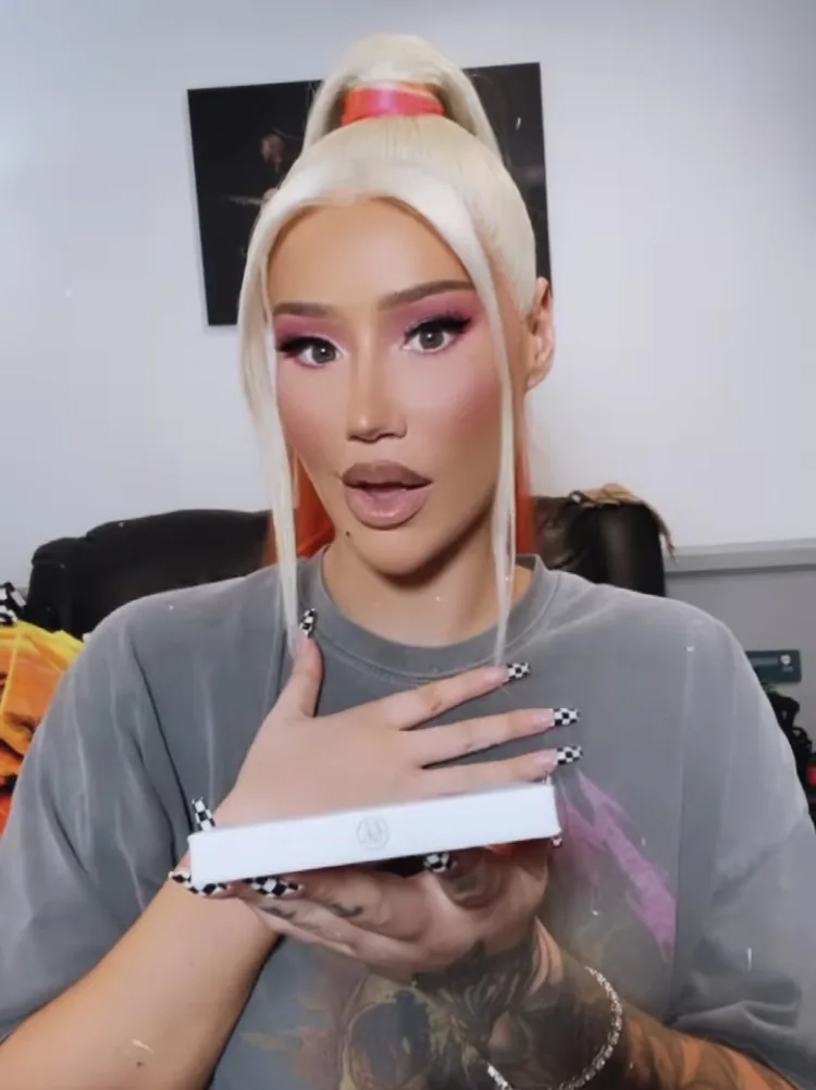 BH Cosmetics x Iggy Azalea Collaboration Reveal! IGGY X BH Cosmetics Totally Plastic Collection
