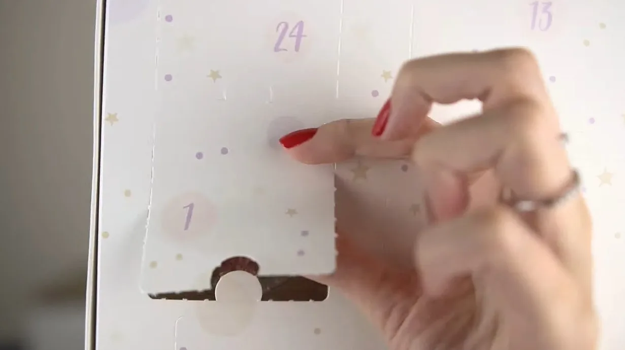 Essence 24 Sparkling Moments of Joy Advent Calendar 2021