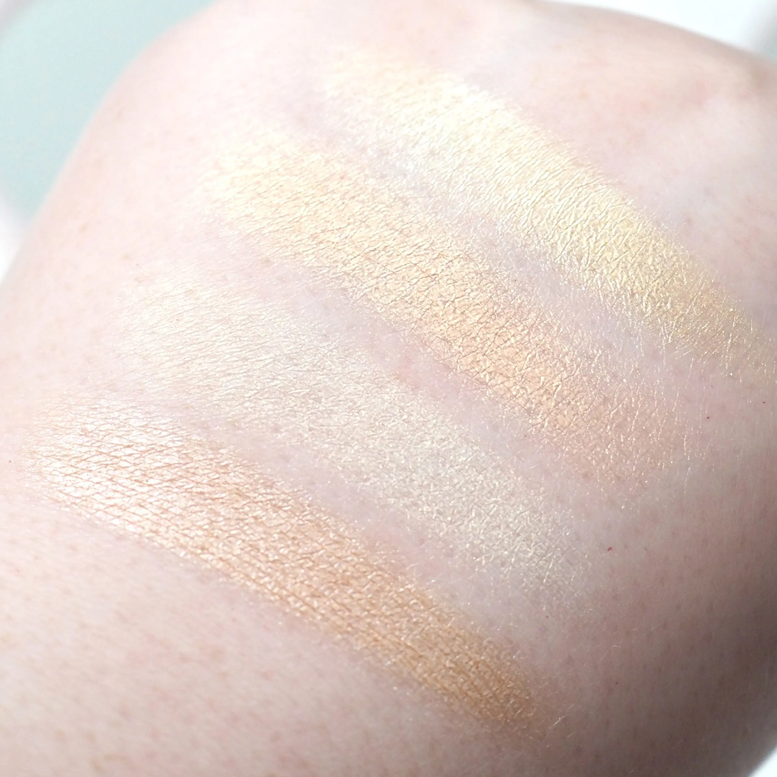 I Heart Revolution Cookie Tin Gift Set Review, Swatches + GIVEAWAY!