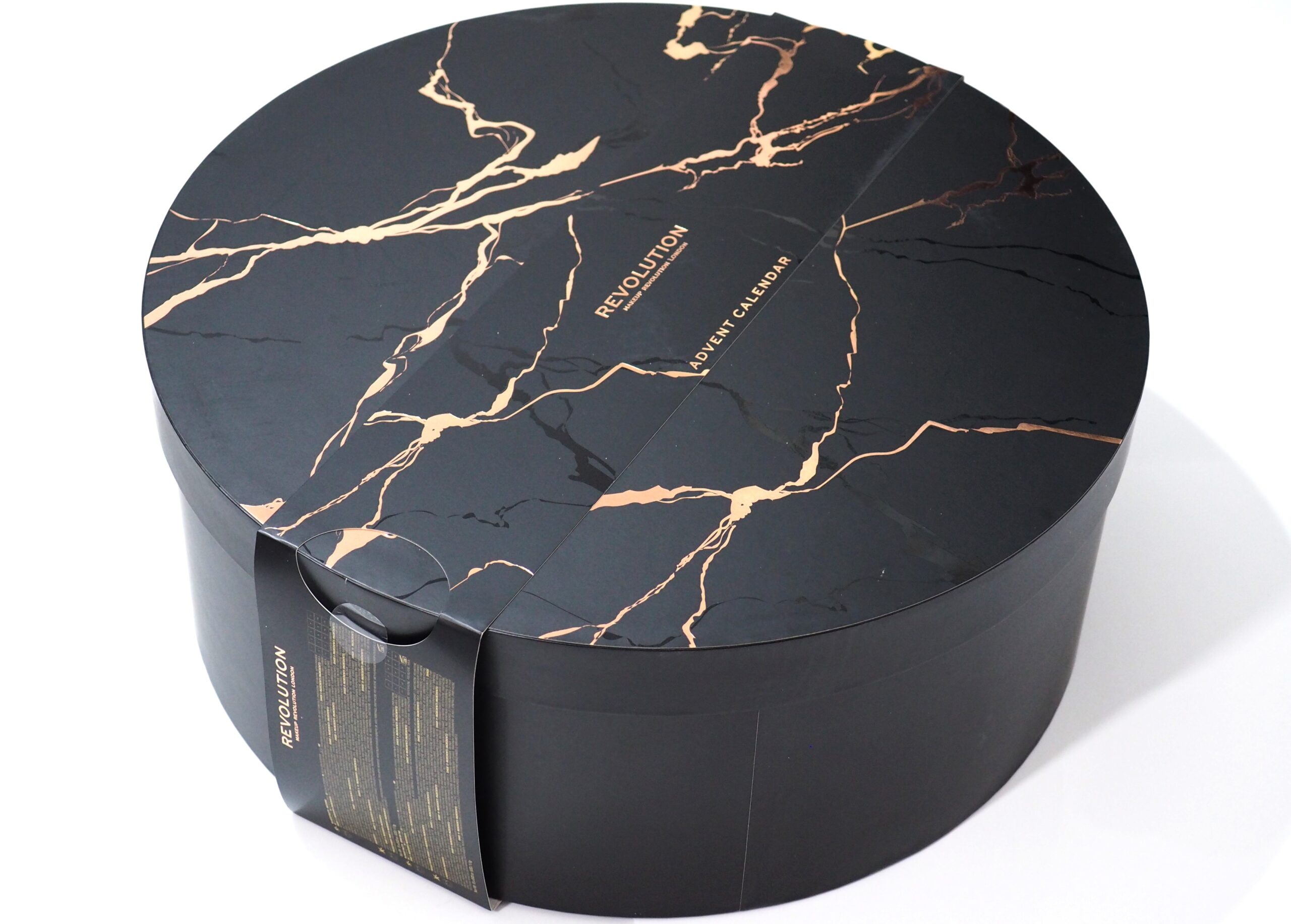 Revolution Deluxe Advent Calendar 2021 Unboxing, Review and Swatches! PLUS