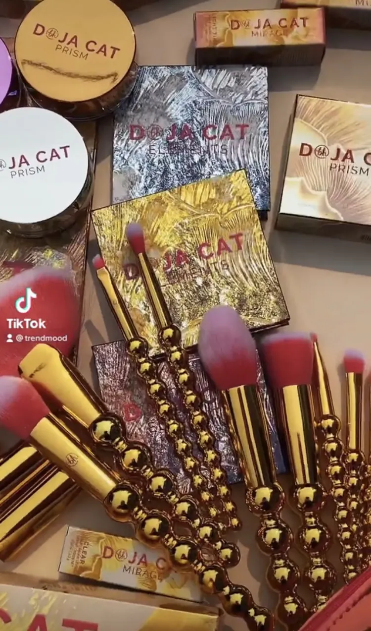 BH Cosmetics x Doja Cat Collaboration Reveal! 3 BH Cosmetics x Doja Cat Collaboration Reveal!