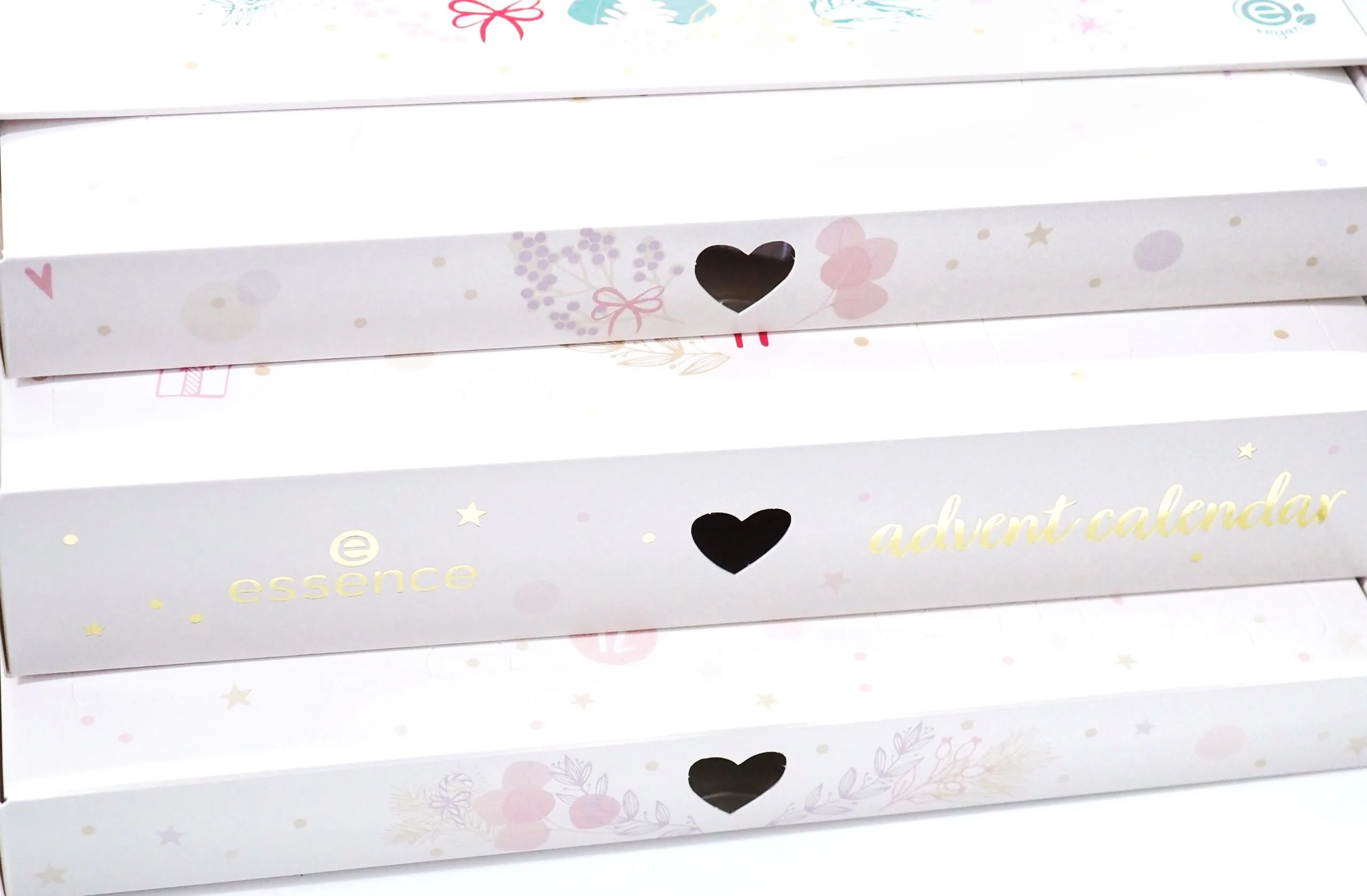 Essence 24 Sparkling Moments of Joy Advent Calendar 2021