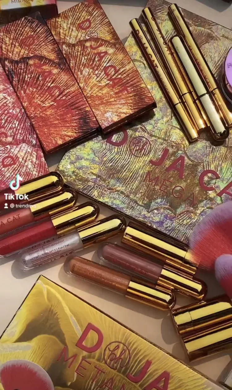 BH Cosmetics x Doja Cat Collaboration Reveal! 2 BH Cosmetics x Doja Cat Collaboration