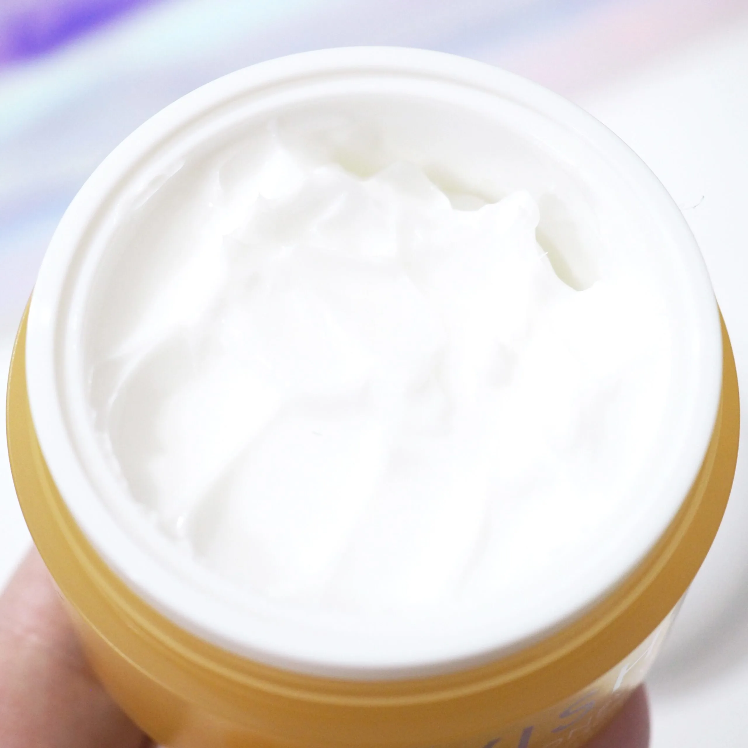 Huda Beauty Wishful Honey Whip Peptide Moisturizer Review