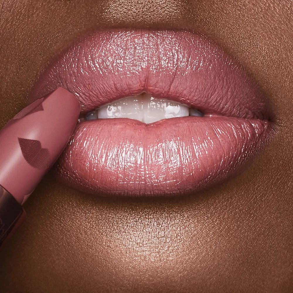 Charlotte Tilbury Famously Pink K.I.S.S.I.N.G Lipstick