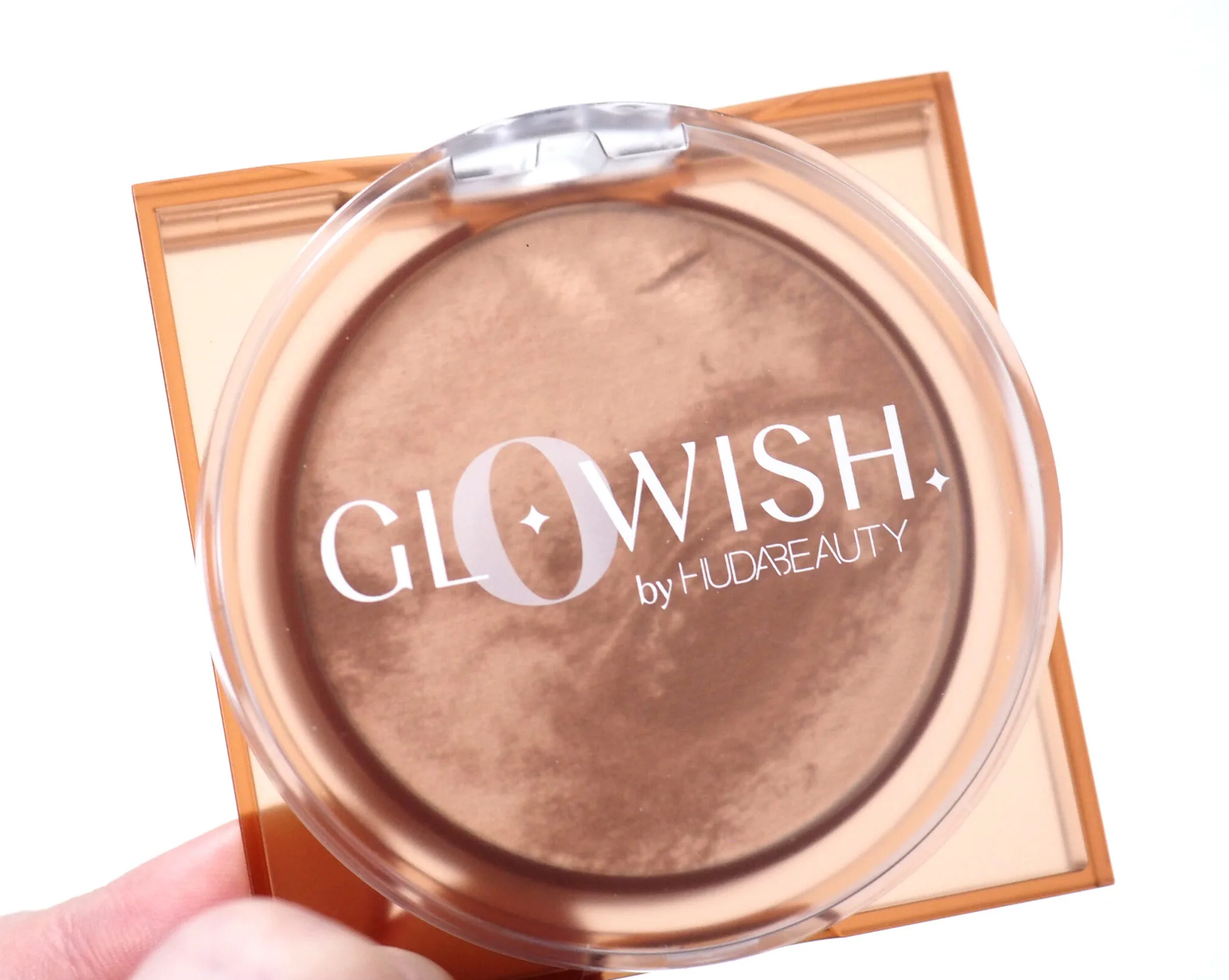 Huda Beauty GloWish Soft Radiance Bronzing Powder