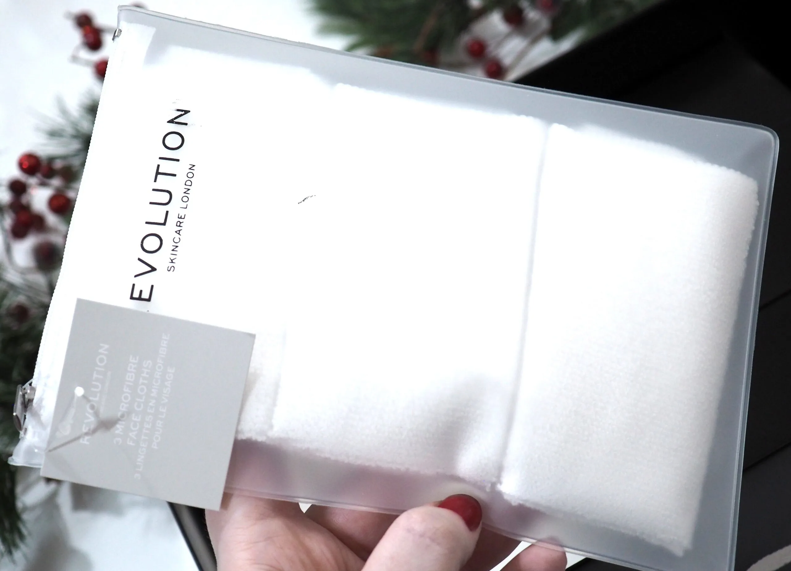 Revolution 25 Beauty Heroes Advent Calendar 2021 Unboxing and Review!
