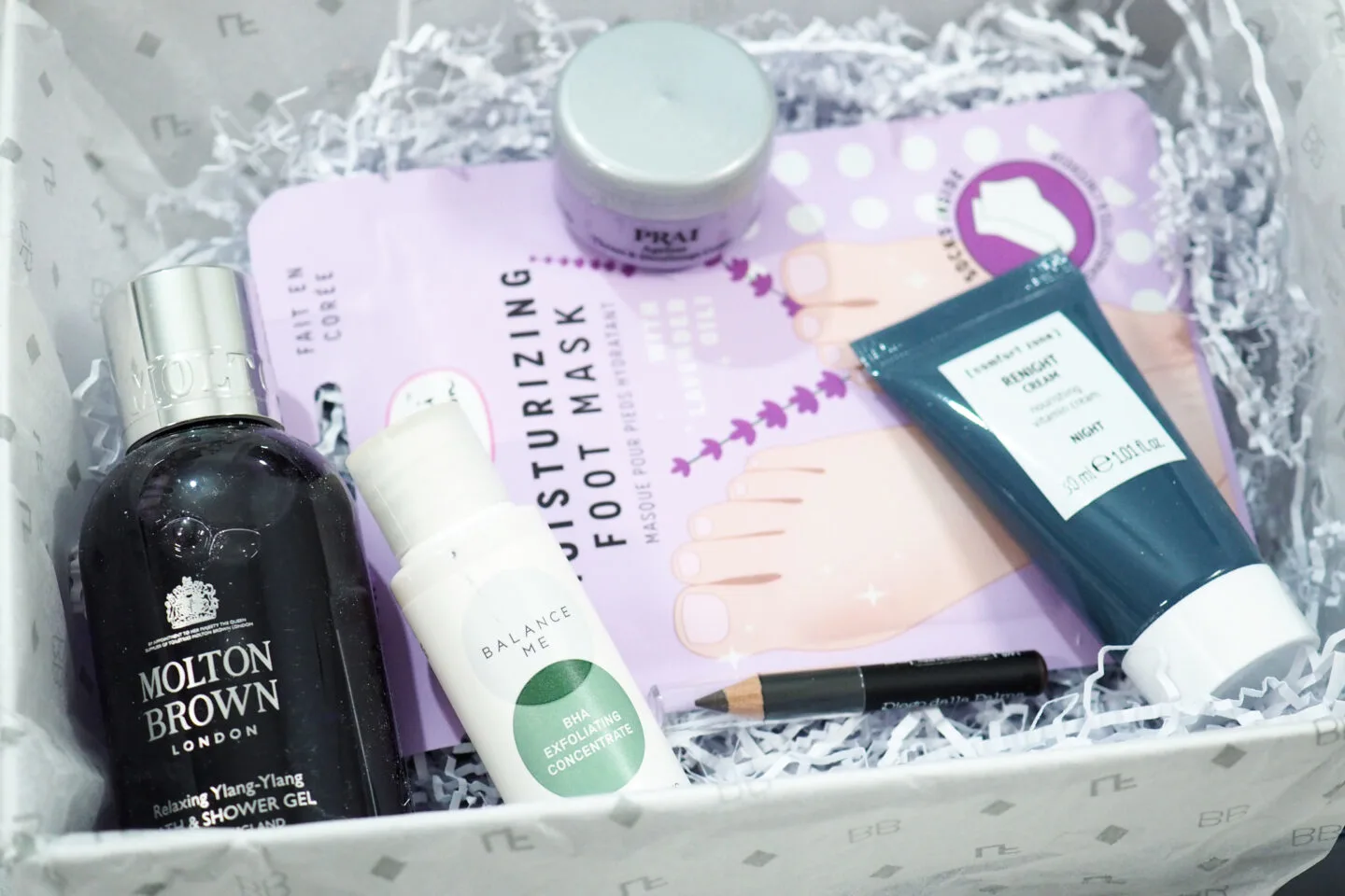 Lookfantastic November 2021 Beauty Box UK and US Contents Reveal!