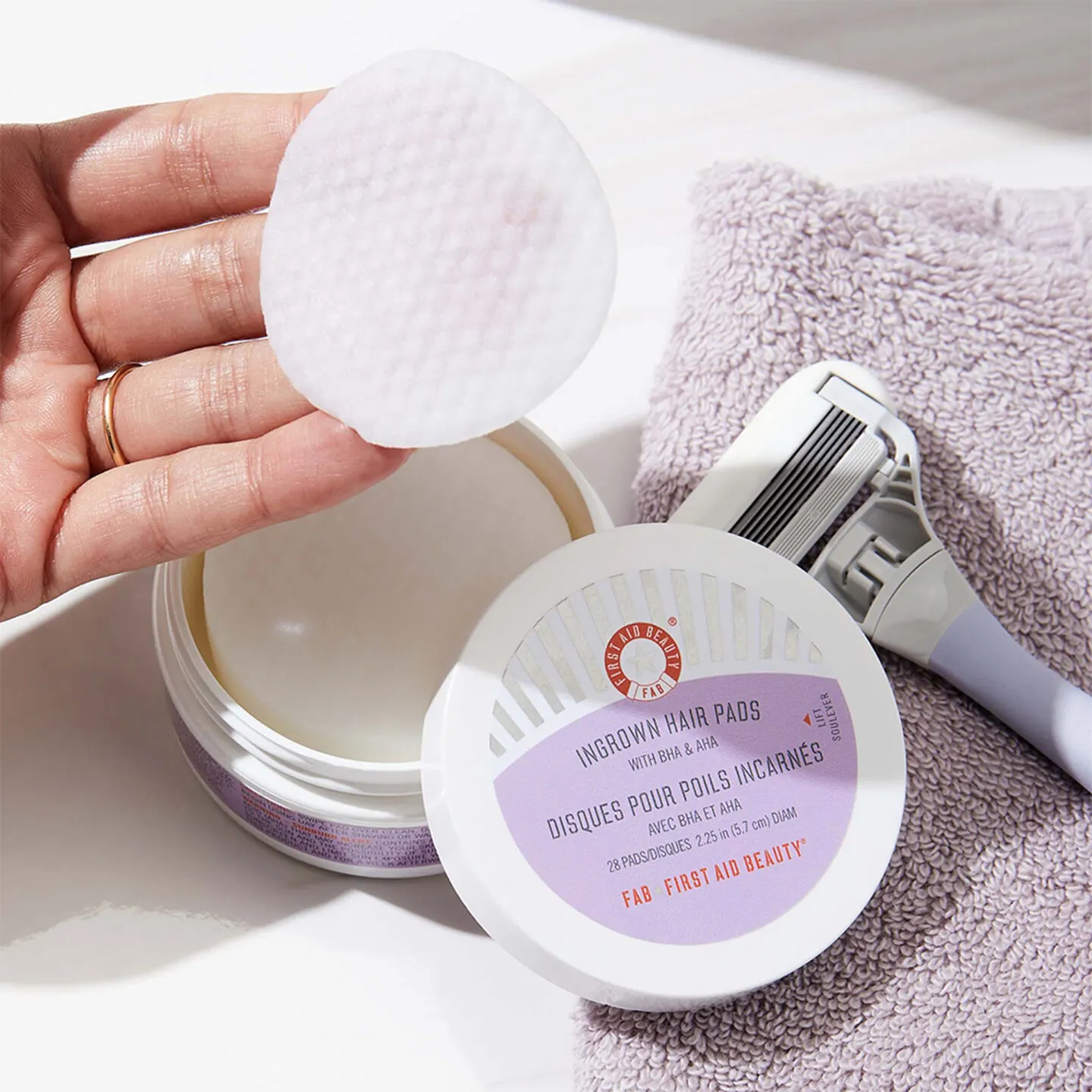 First Aid Beauty Ingrown Hair Pads With BHA & AHA