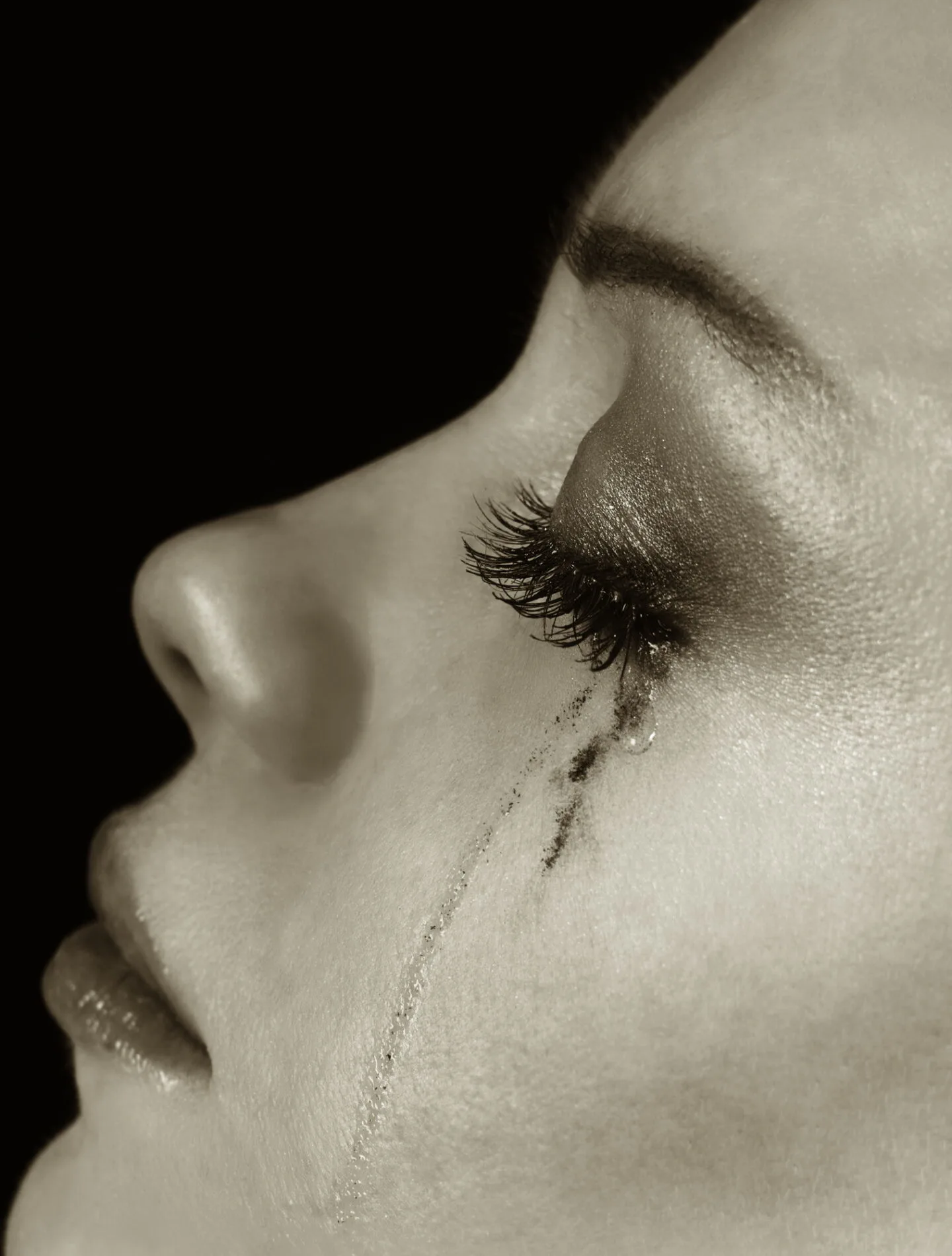 Can Tears Harm Your Natural Eyelashes?