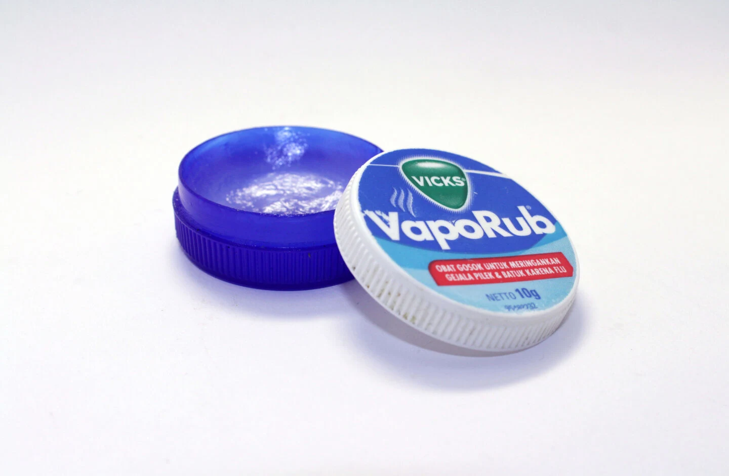 Is It Safe To Put Vicks On Lips
