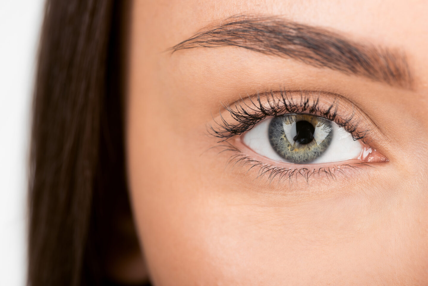 Why Are My Eyelashes Growing Straight [Causes Revealed]
