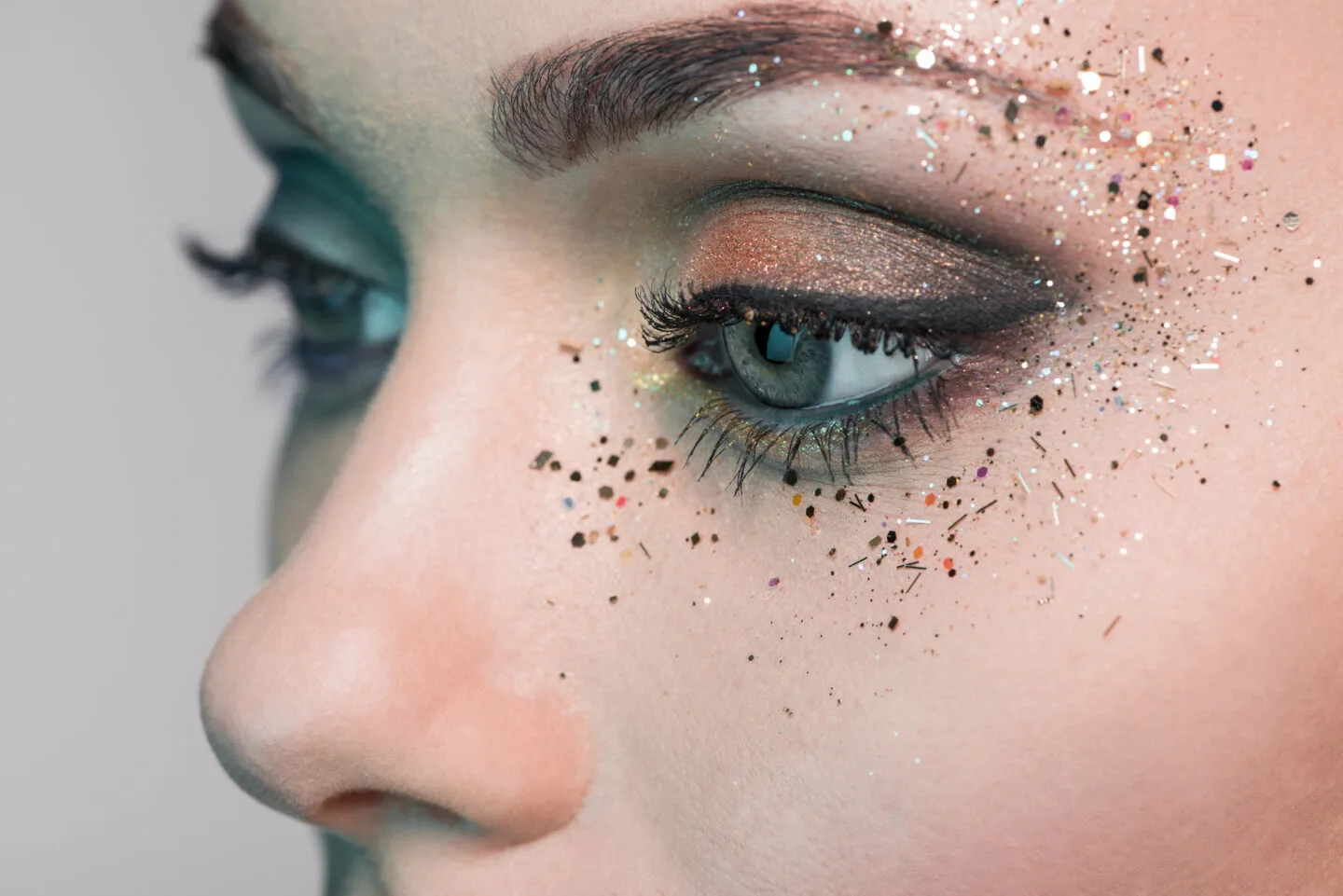 Why Do My Eyelashes Hurt (Common Causes Of Eyelash Pain)