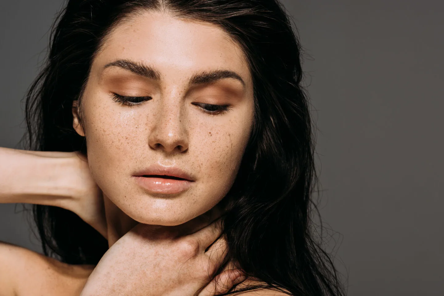 Can you apply almond oil to the face overnight?