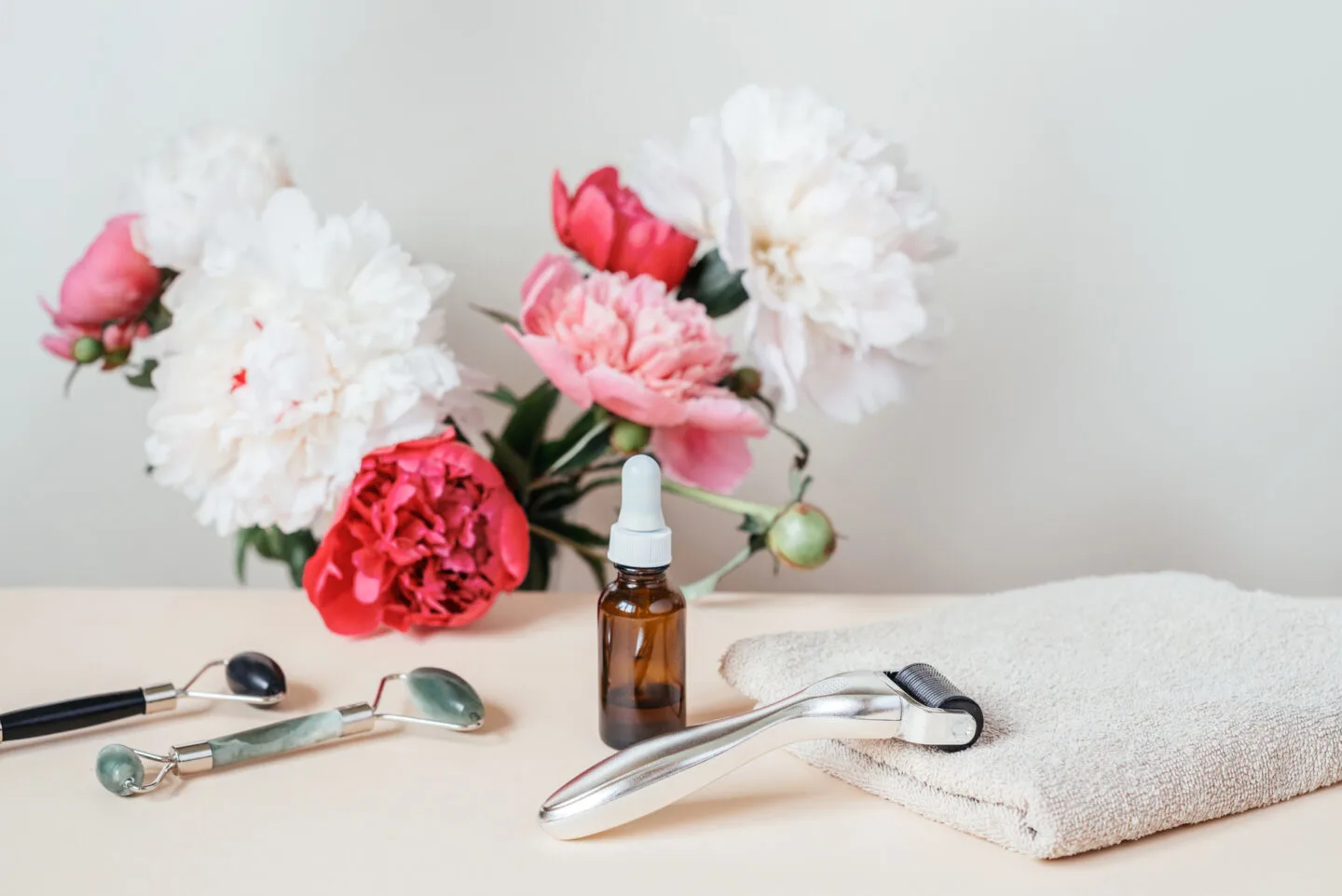Best Skincare Products To Apply After Microneedling Treatments