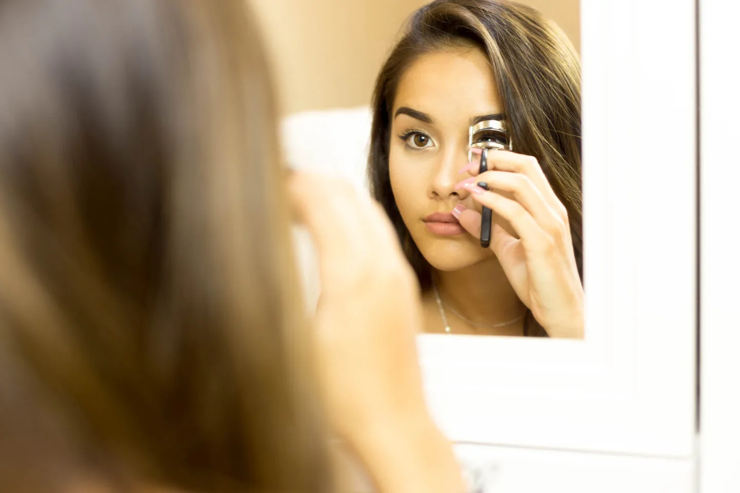 Can You Train Your Eyelashes To Curl?