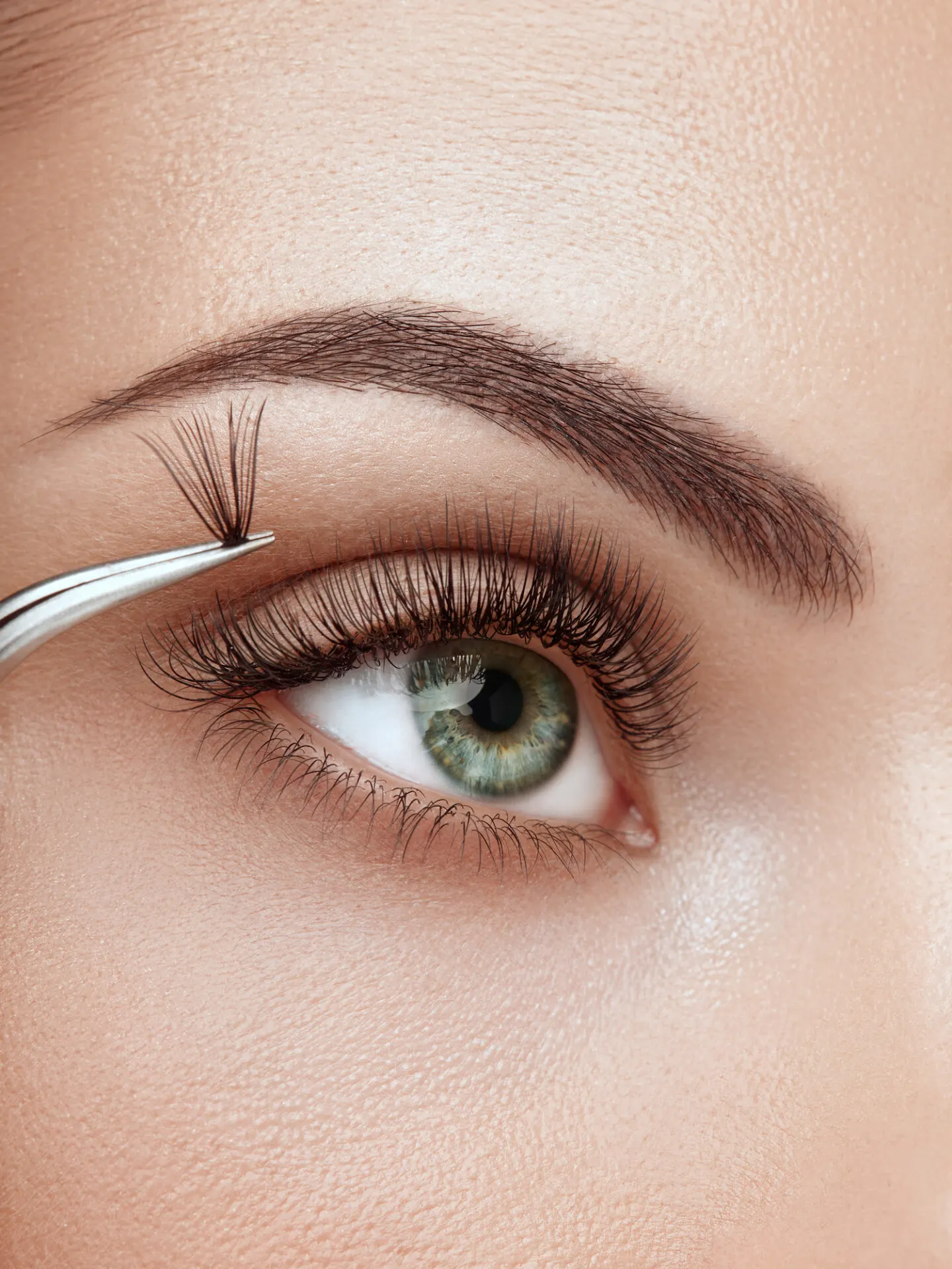 Do Eyelashes Grow Back [Can Lashes Regrow] 