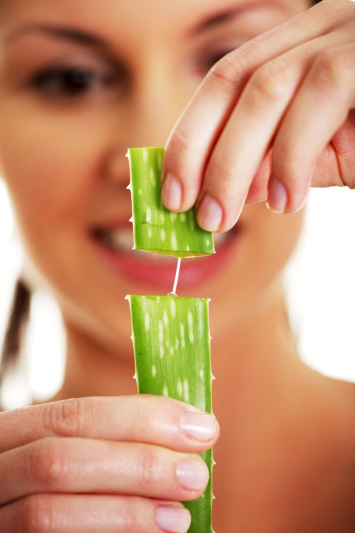 Does Aloe Vera Help Eyelashes Grow? [Miracle Eyelash Growth Cure]
