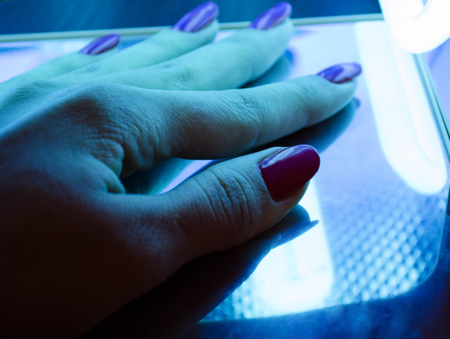 Does Ice Water Work For Drying Gel Nail Polish Without A UV Lamp?